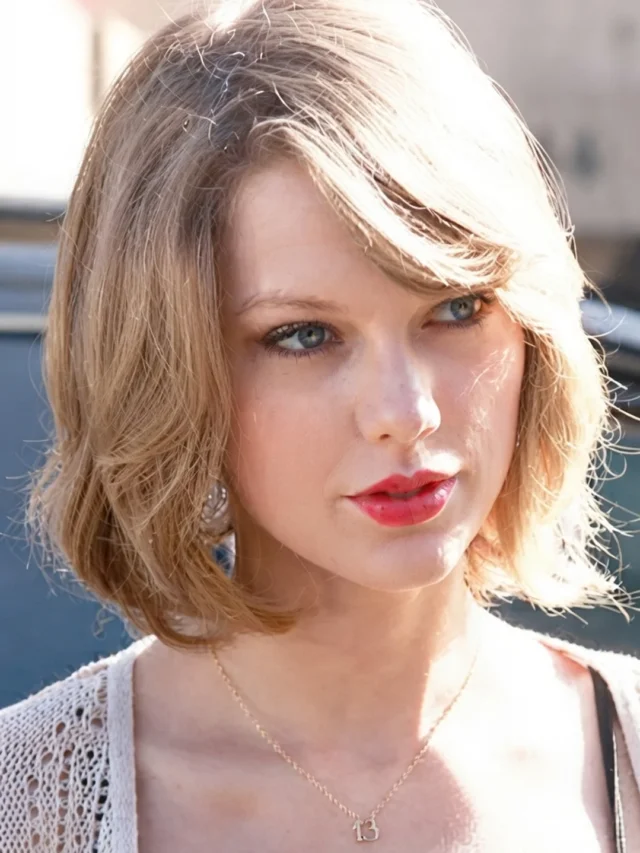 Taylor Swift Debuts New Curly Hair