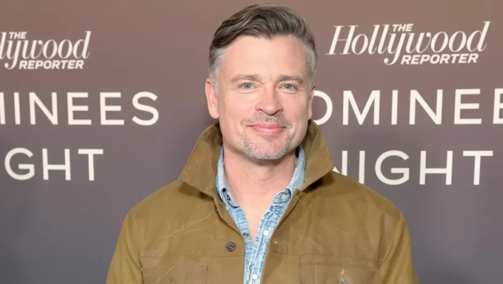 ‘Smallville’ Star Tom Welling Goes Viral After Accidental Hotel Window Reflection