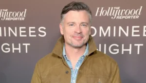 ‘Smallville’ Star Tom Welling Goes Viral After Accidental Hotel Window Reflection
